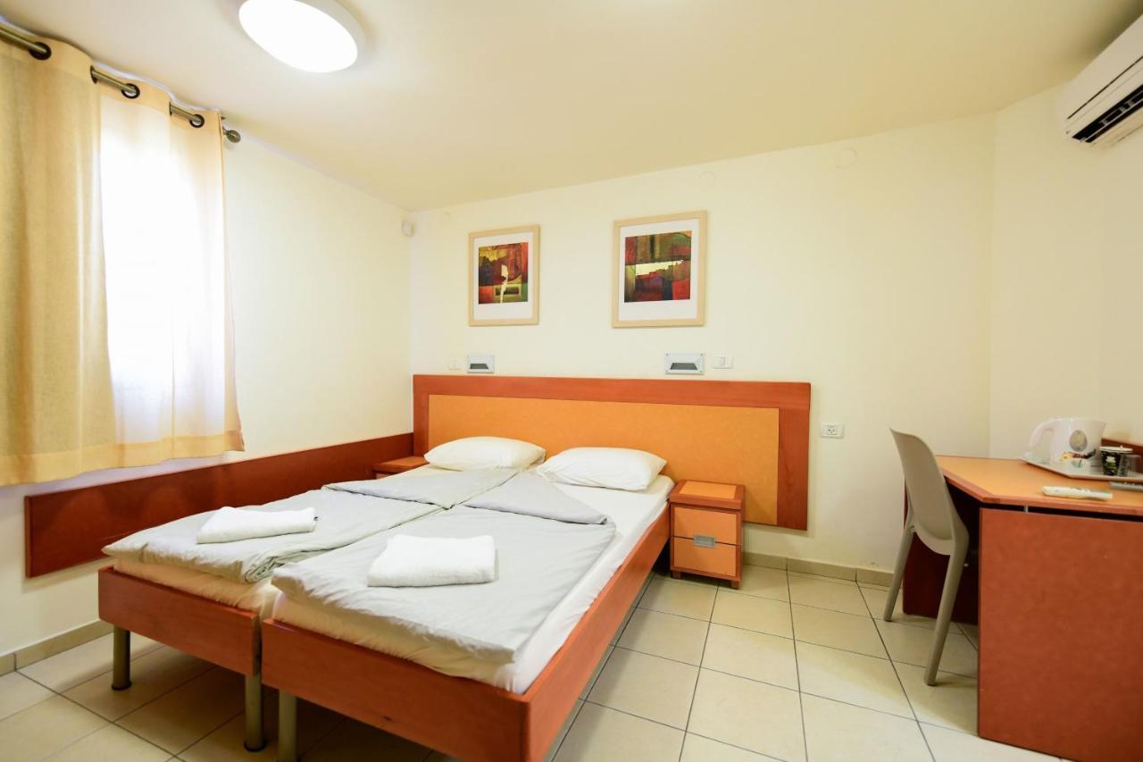 Hi - Arad Hostel Exterior photo